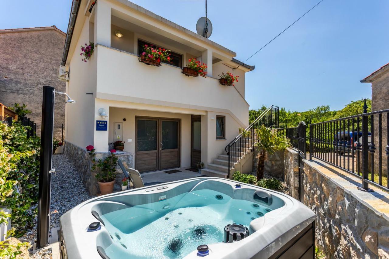 Relax Village Home Mare Krk Town Buitenkant foto